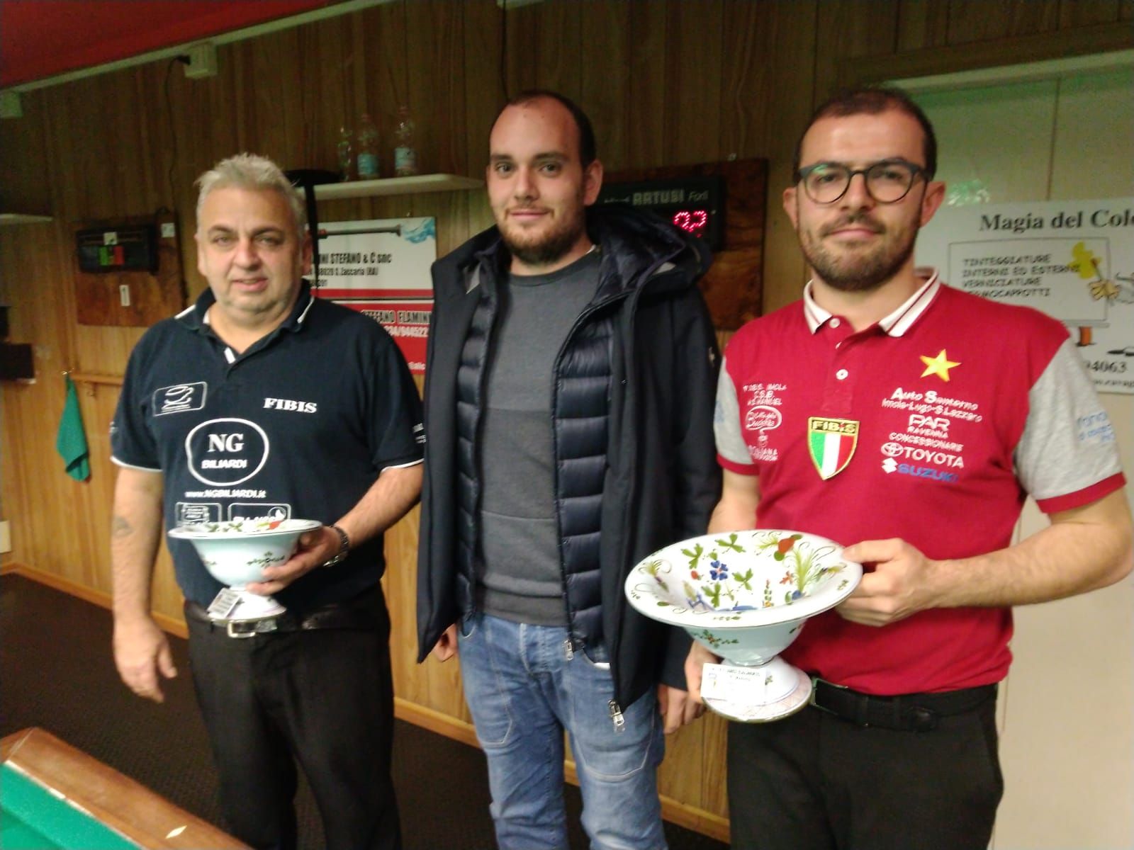 I primi classificati premiati dal titolare del Bar