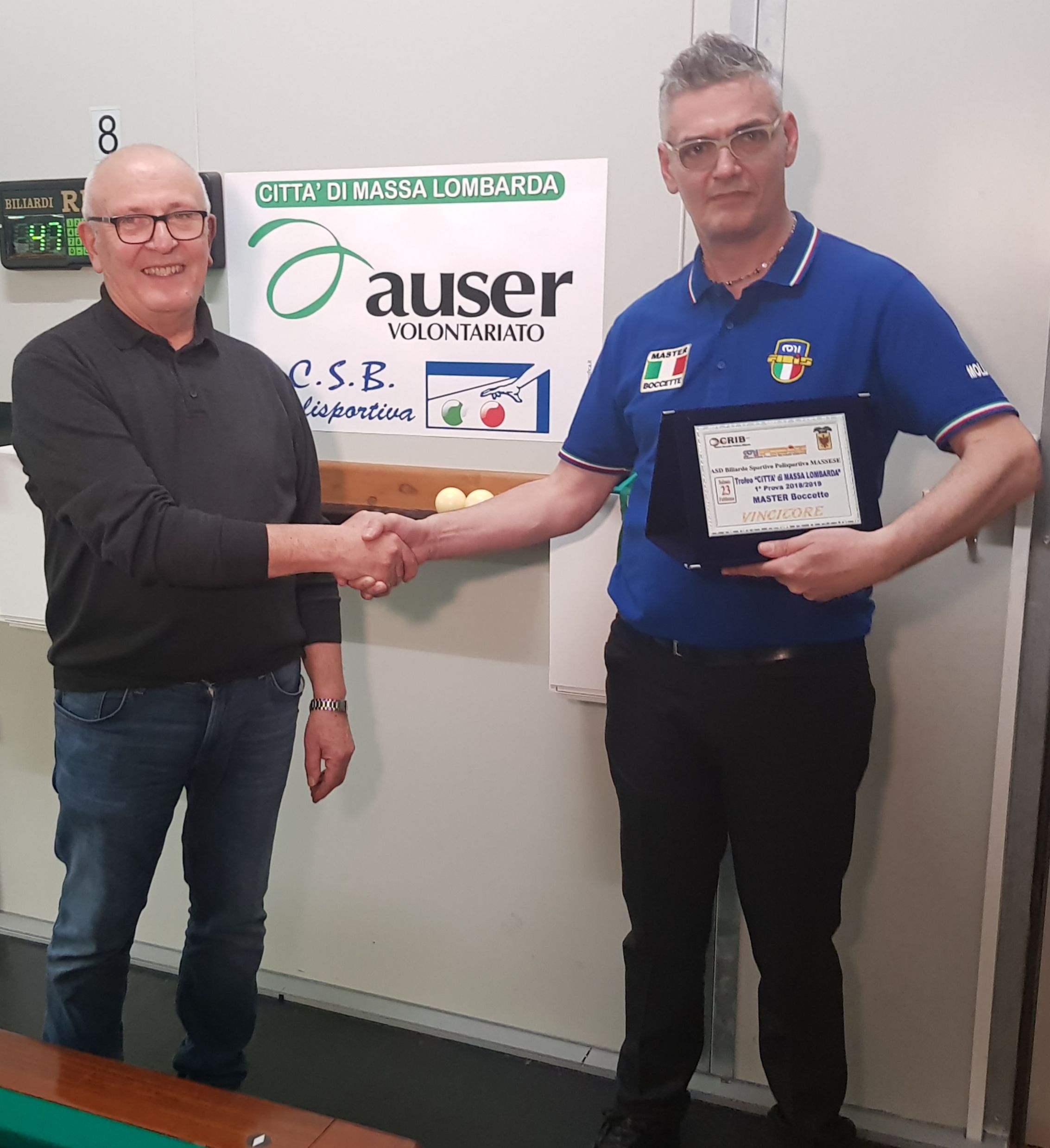 Giorgio Tavalazzi premia Luca Molduzzi 