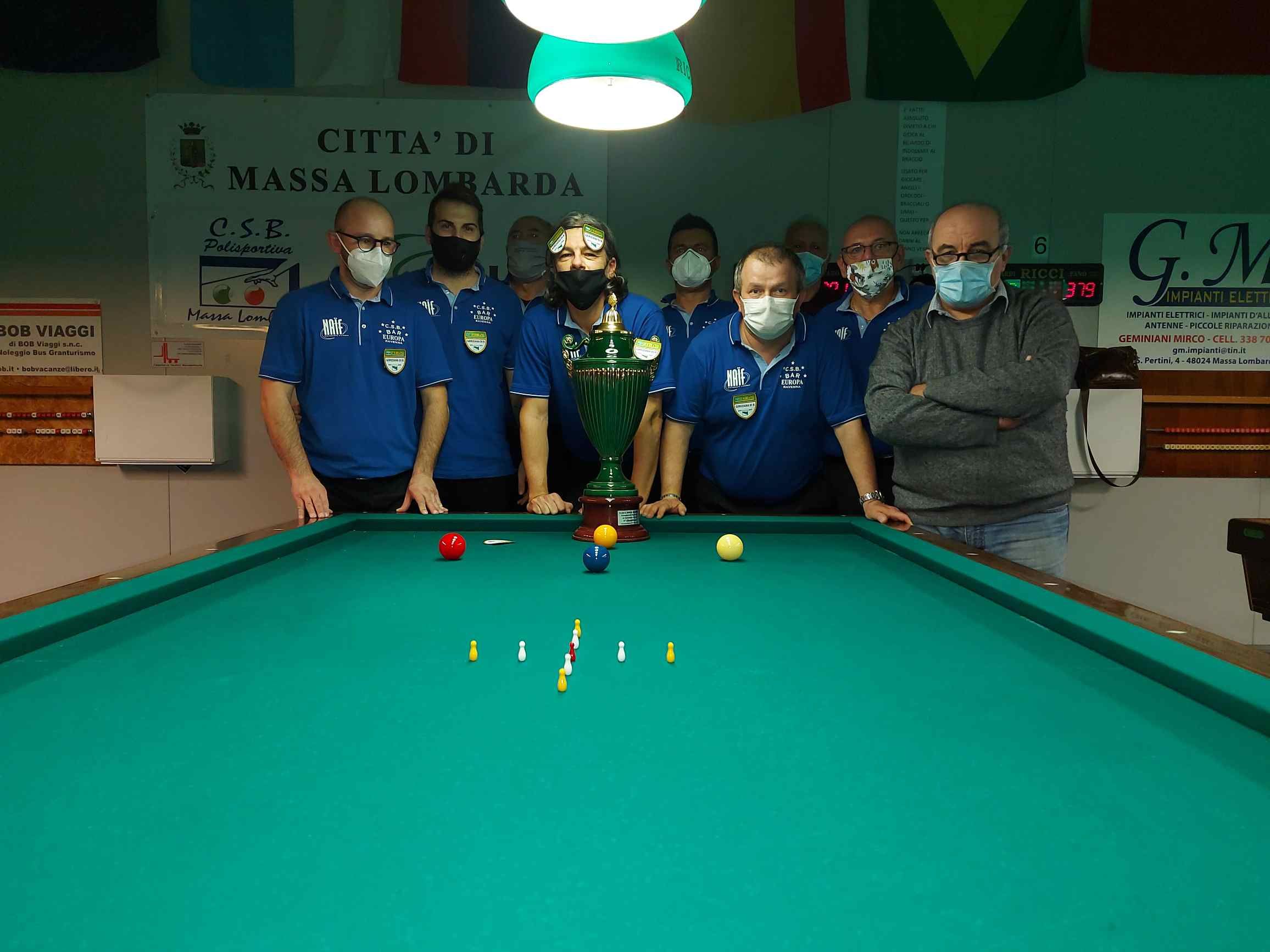 La squadra campione regionale premiata da Oriano Amorati (Pres. Prov.le)