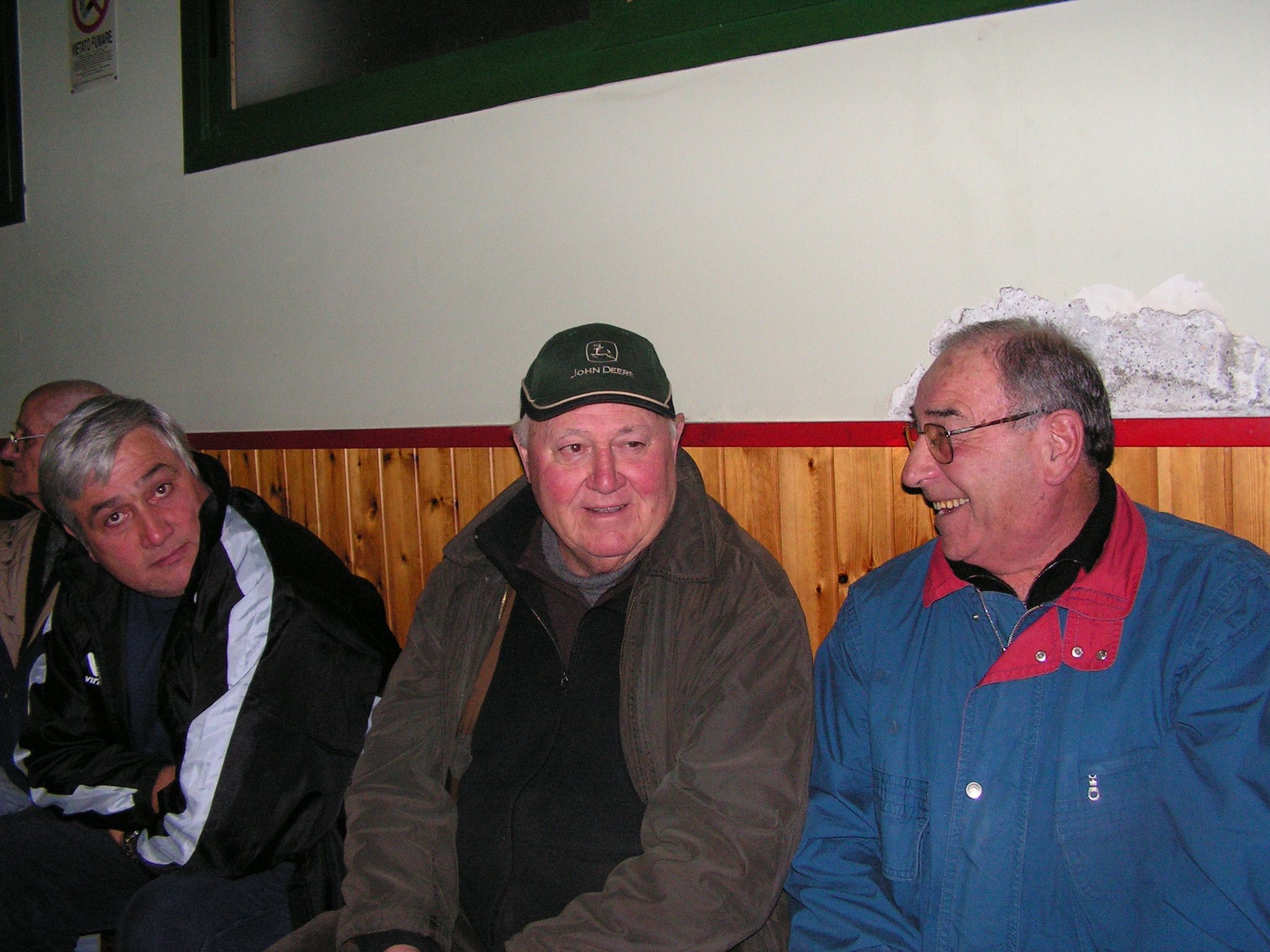 Fra il pubblico è presente un ex giocatore (Buche) esperto conoscitore delle Boccette Sig. Tappi Carlo assiduo frequentatore del Bar Soleluna di Martorano