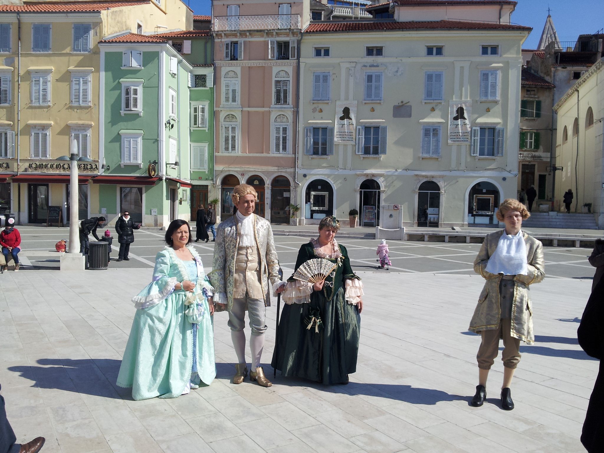 Piazza Pirano Costumi