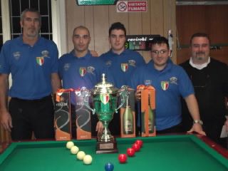 LA SQUADRA VINCITRICE DEL PASSO RIPE DI ANCONA CON IL PRESIDENTE DEL COMITATO DI IMOLA FIBIS LUCA RICCI PETITONI