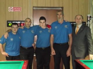LA SQUADRA VINCITRICE DEL PASSO RIPE DI ANCONA CON IL PRESIDENTE REGIONALE FIBIS LORIS DE CESARI