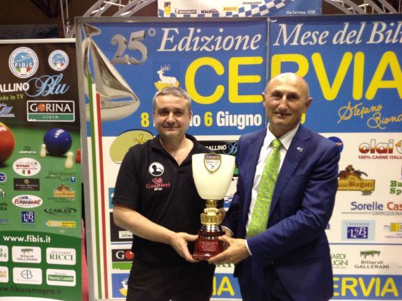 Turrini Daniele (1° class.) premiato da Loris De Cesari (Cons. Fed. Fibis)