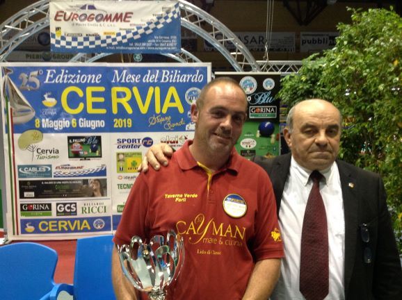 Fabio Turchi (1° class.) premiato da Oriano Amorati (Pres. Prov.le Fibis Ravenna)