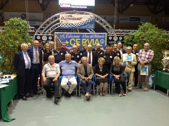 Foto di gruppo con tutti gli addetti all'organizzazione