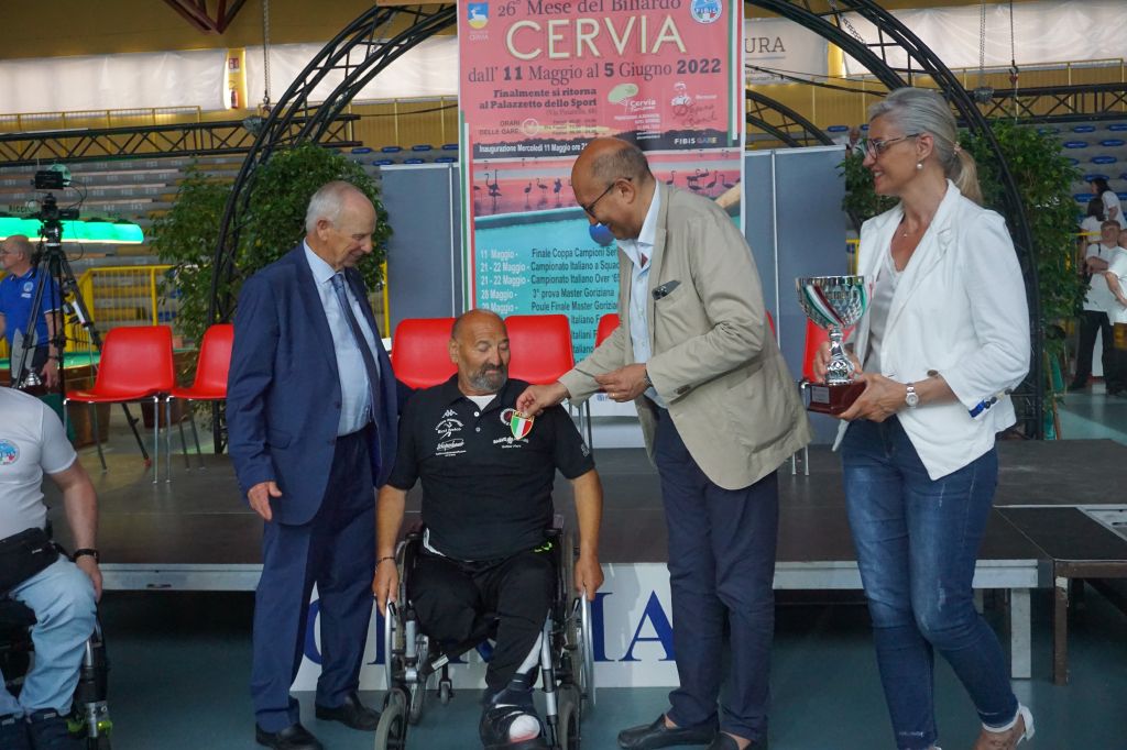 Da sx Luciano Naldi ( Pres. Regionale), Loris Lombardi,  Andrea Mancino (Pres. Federale) e Michela Brunelli (Ass. Sport Cervia)