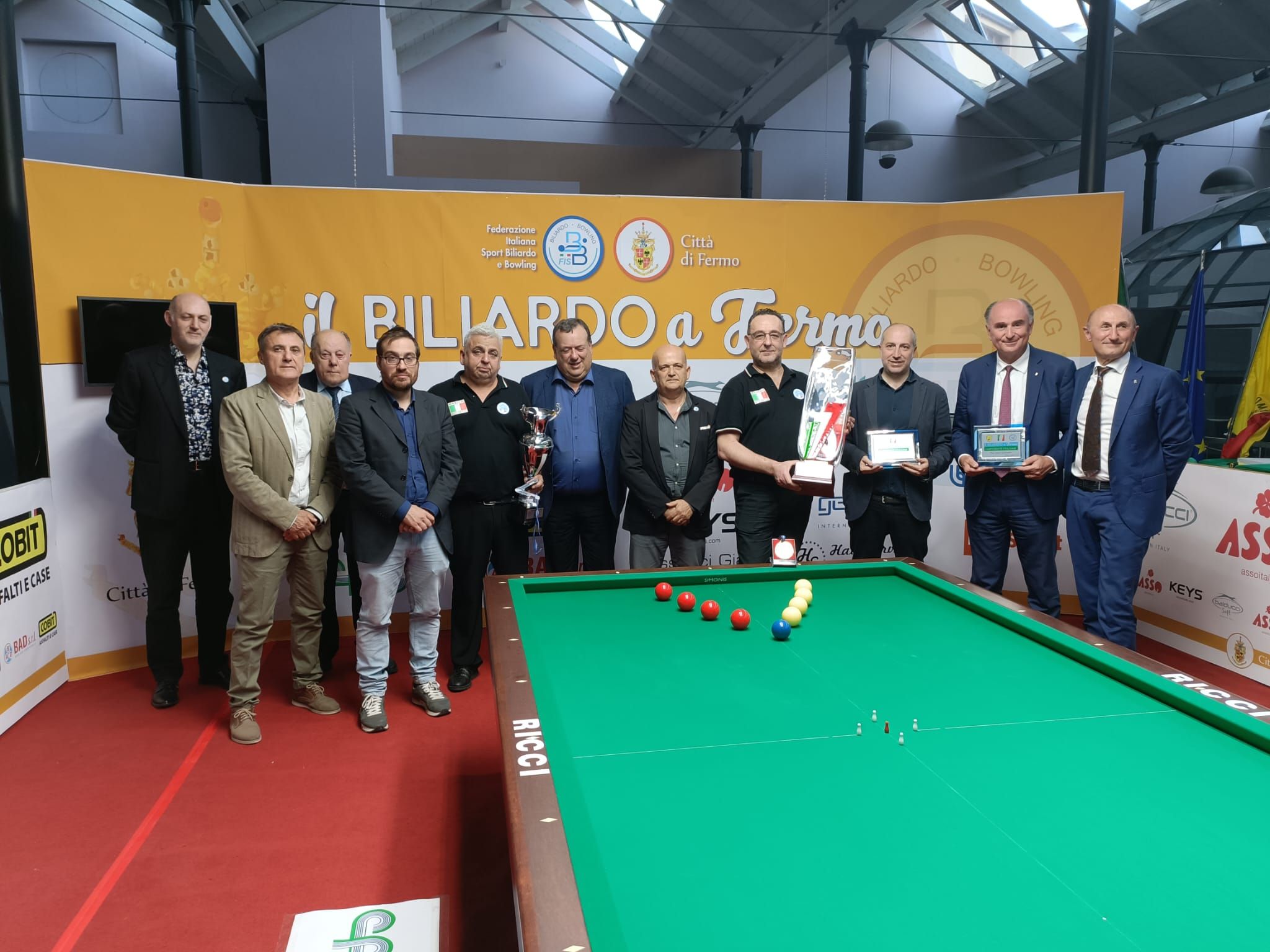 nella foto da sx Marco Santarelli ( Fisbb Ascoli), Paolo Tonelli (Biliardi Ricci), Carlo Ugolini (Arbitro) , Alberto Maria Scarpini (Ass. Sport Fermo), Lorezo Turroni,   Pavio Migliozzi (Resp. Naz. Boccette), Francesco Andrenacci (Pres. Fisbb Marche), Iur