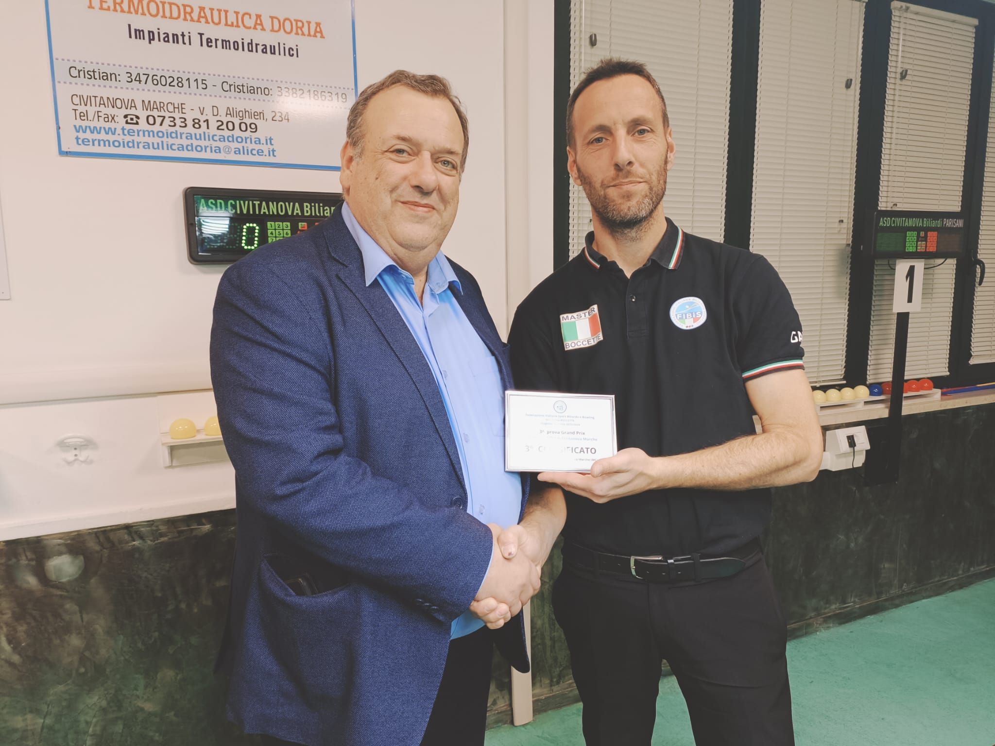 Alex Galli premiato da Pavio Migliozzi Resp. Naz. BOCCETTE