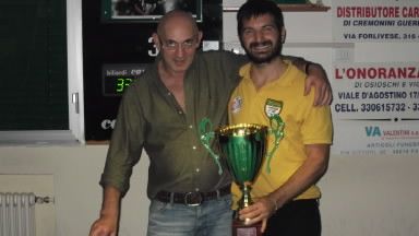 IL NEO CAMPIONE REGIONALE DI TERZA CATEGORIA DARIO CORSANO DI MOLINELLA BOLOGNA CON IL BARISTA DEL LEON D'ORO ANNIBALE MONTI