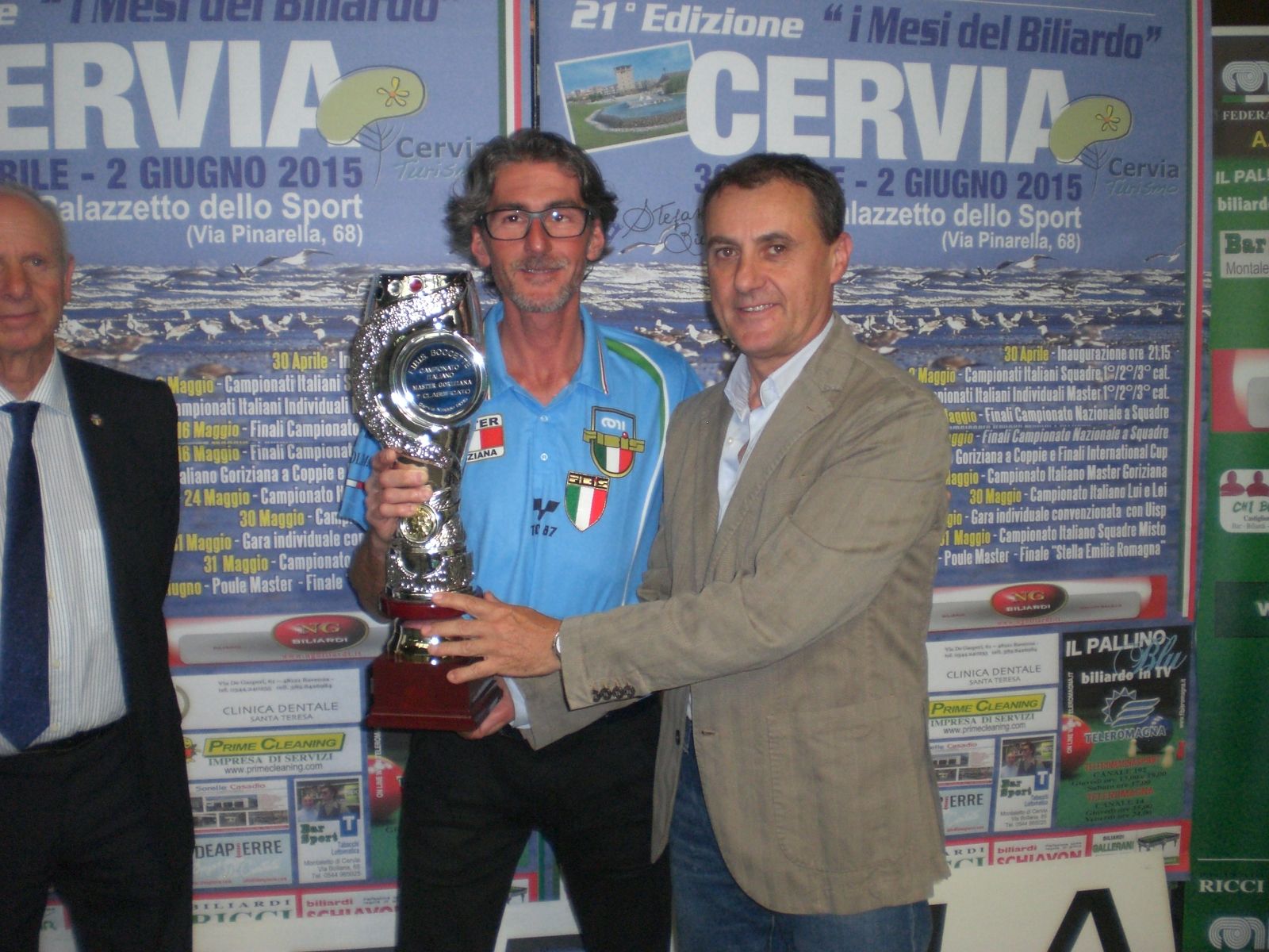 Maurizio Zoffoli premiato da Paolo Tonelli