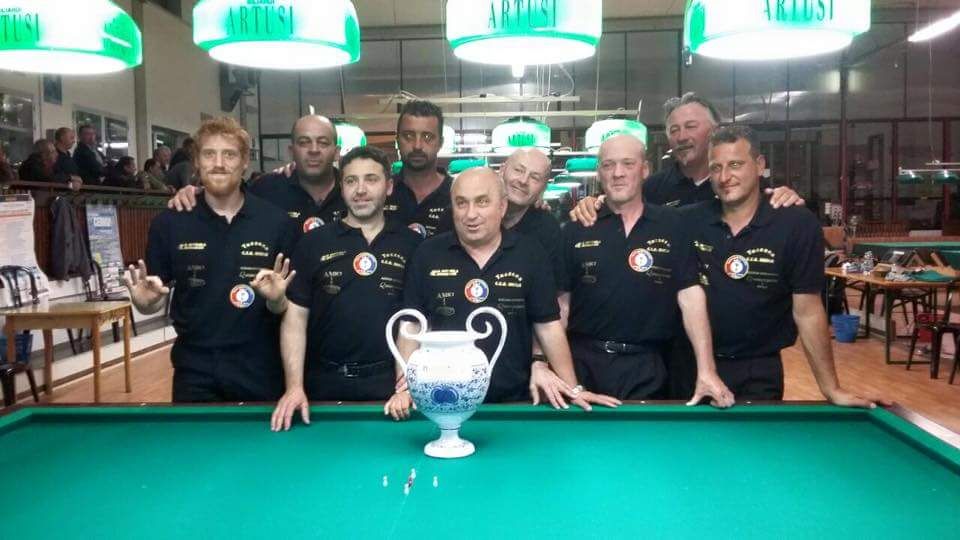 Domenico Dadina e la sua squadra di biliardo 