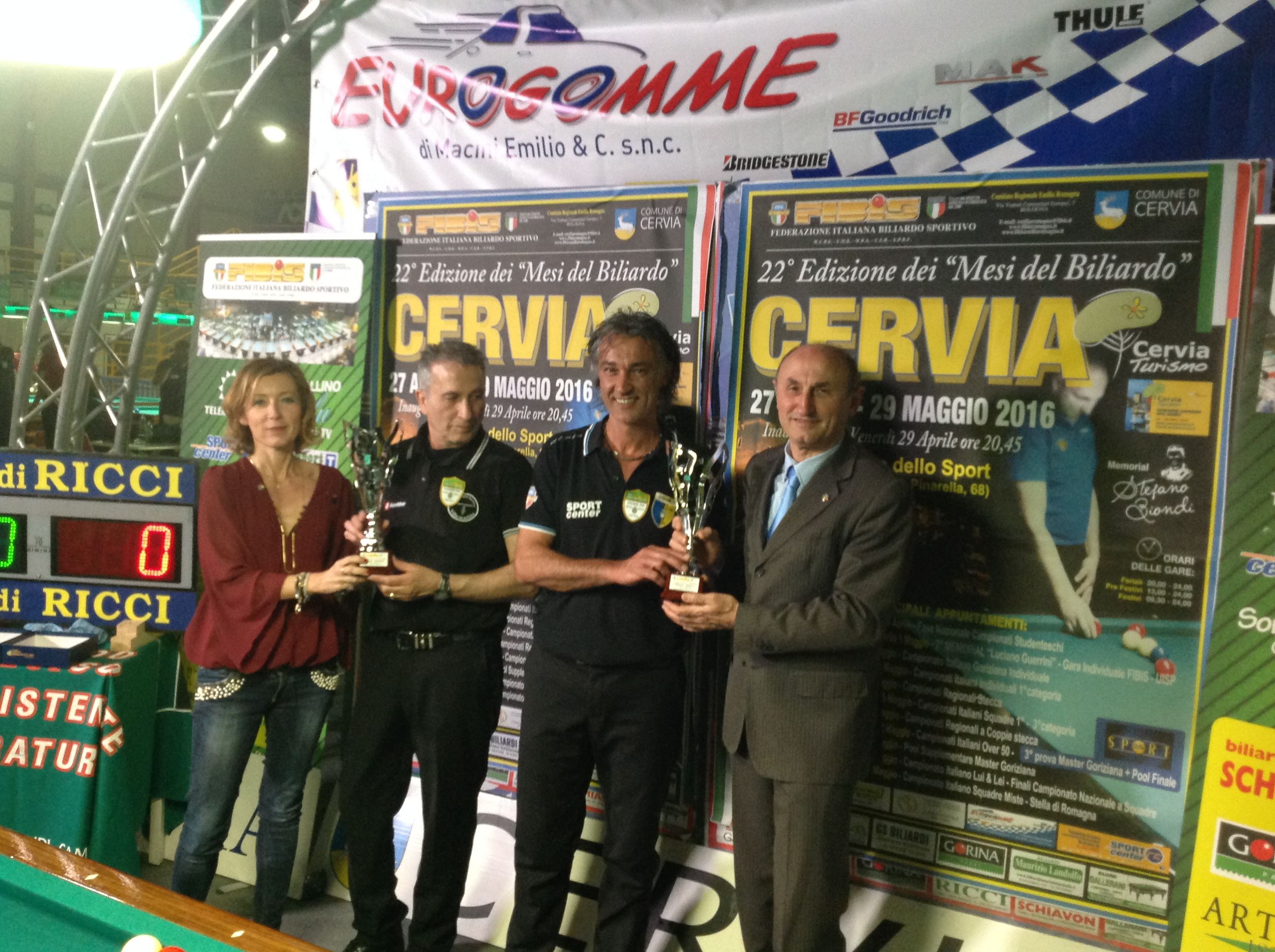 I vincitori: Zamagna Mario e Tavone Mauro premiati dal Presidente Regionale De Cesari Loris con Ceccarelli Stefania